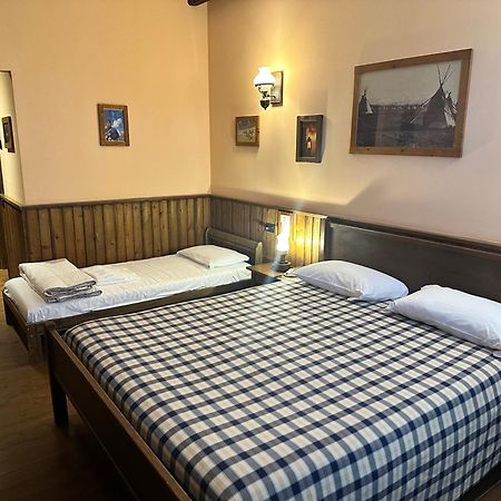 Cowboys Guest Ranch Hotel Voghera Bagian luar foto