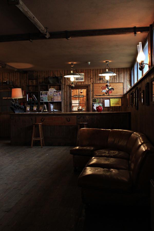 Cowboys Guest Ranch Hotel Voghera Bagian luar foto