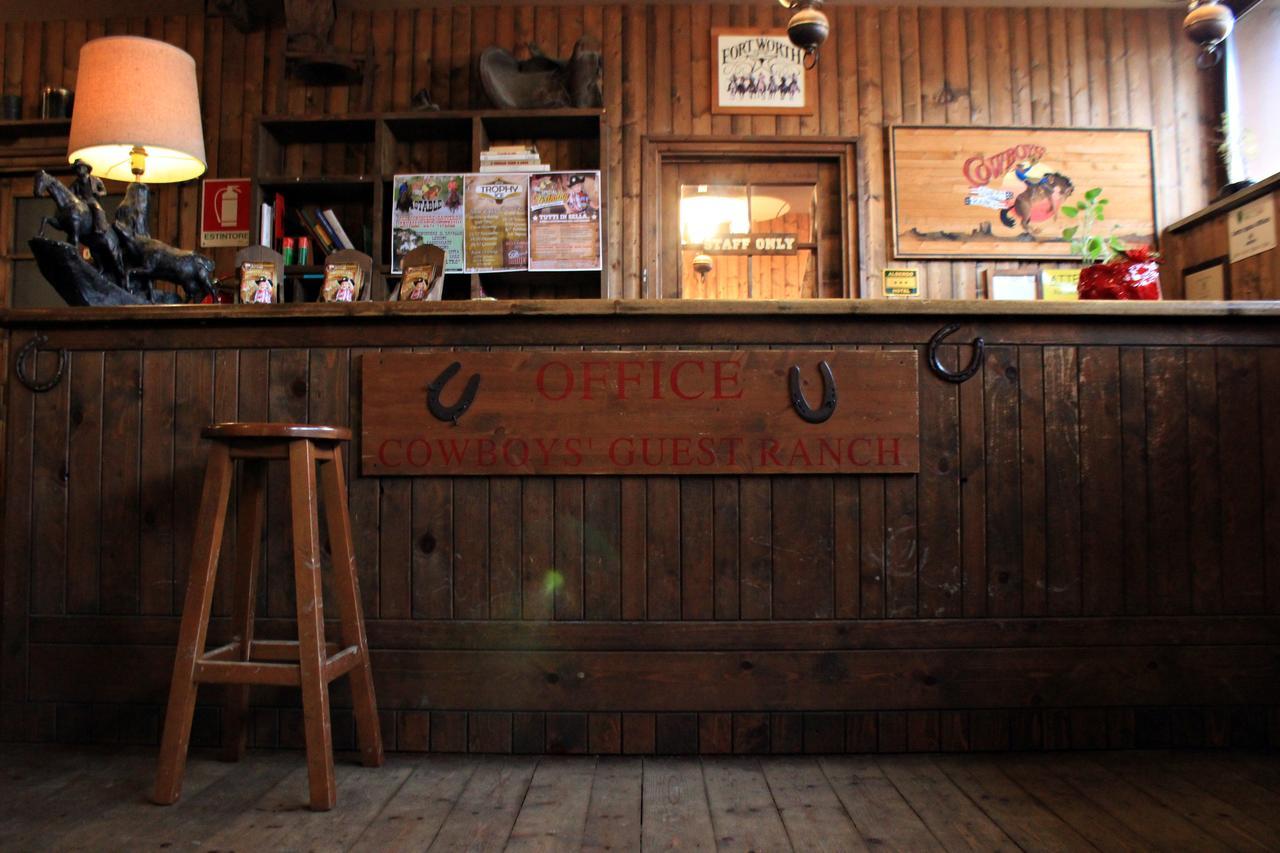 Cowboys Guest Ranch Hotel Voghera Bagian luar foto