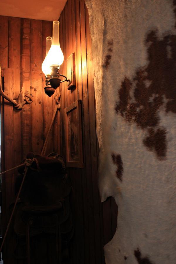 Cowboys Guest Ranch Hotel Voghera Bagian luar foto