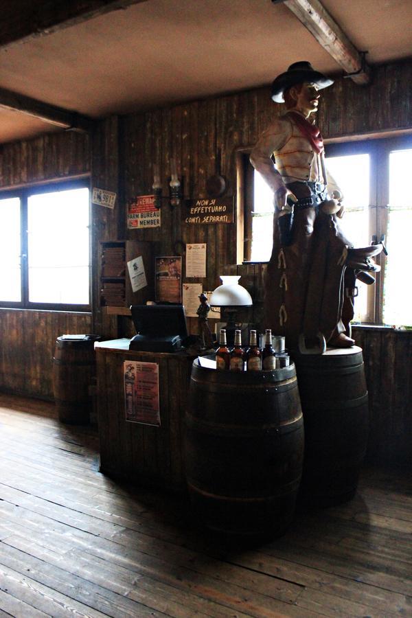 Cowboys Guest Ranch Hotel Voghera Bagian luar foto